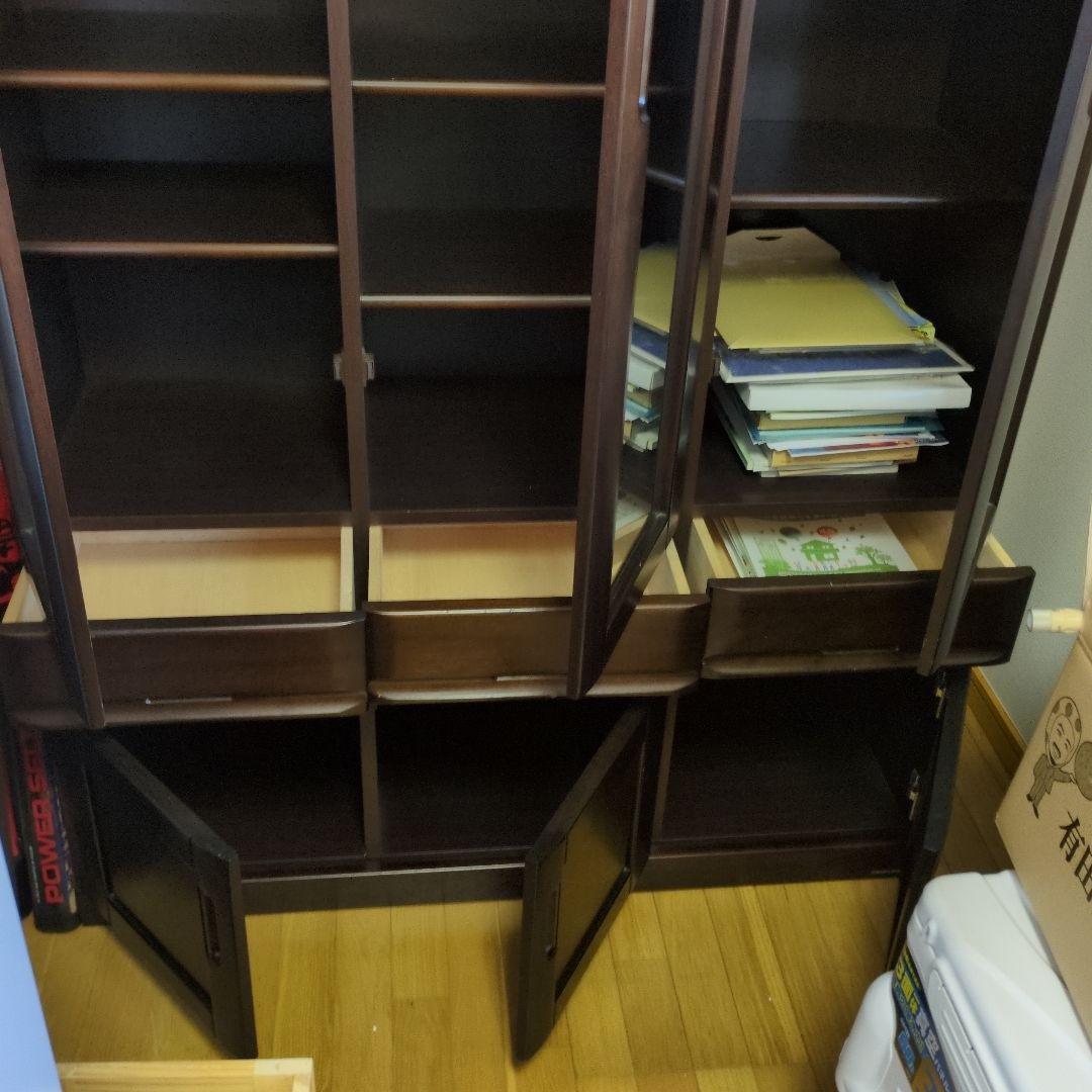 【早くお譲りします、送料のみです】木製本棚 ガラス扉付き ダークブラウン