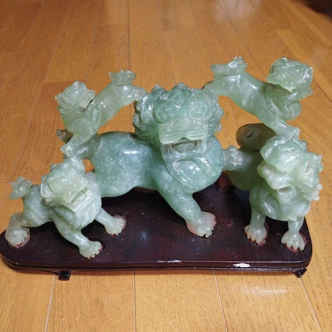 翡翠 獅子の彫刻 置物
