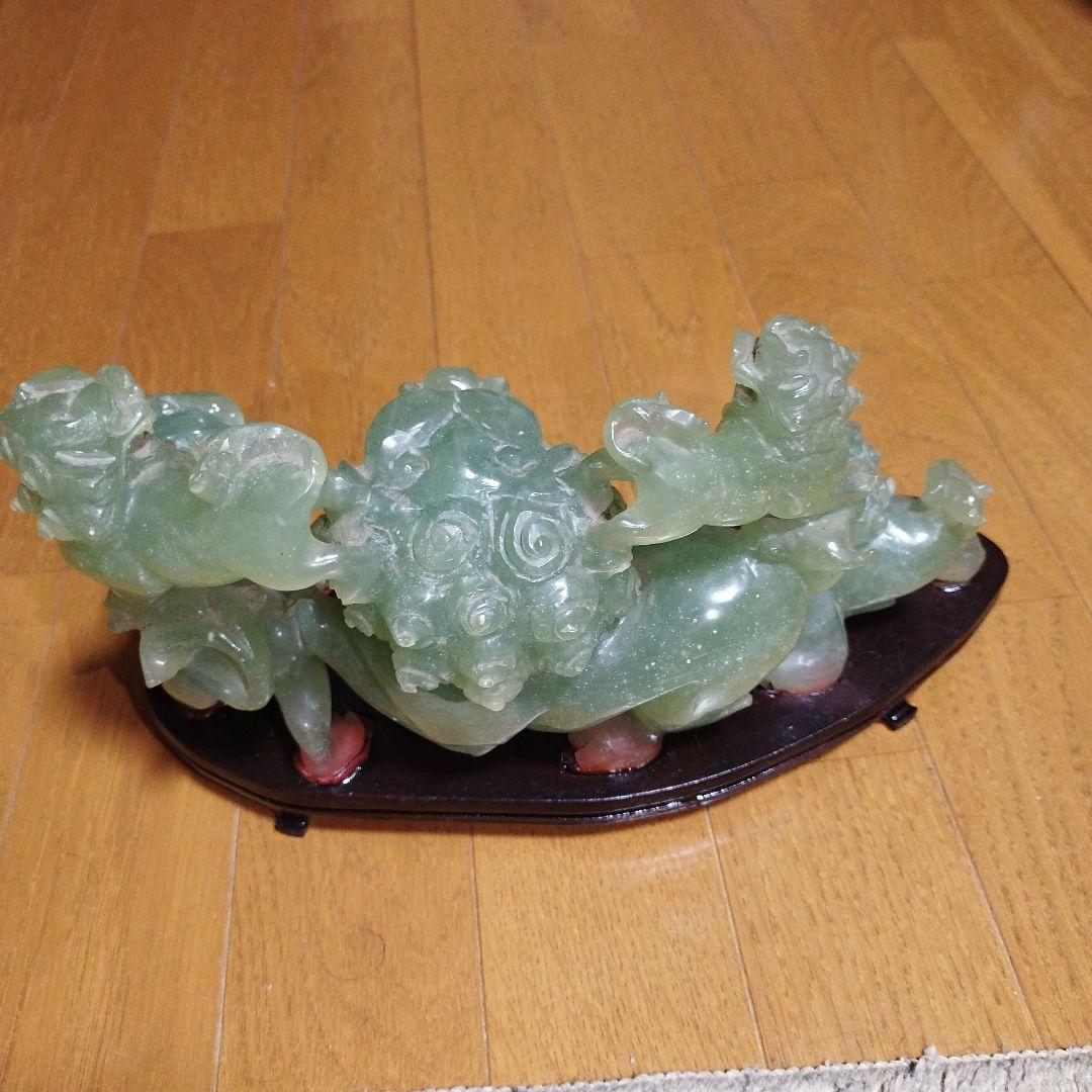 翡翠 獅子の彫刻 置物