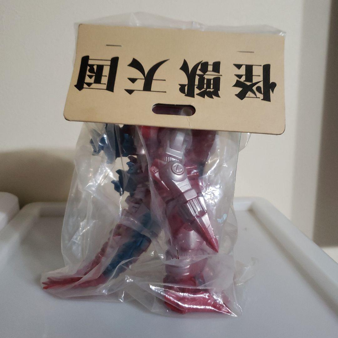 ゴジラフィギュア シルバー/レッド/ブルー 未開封