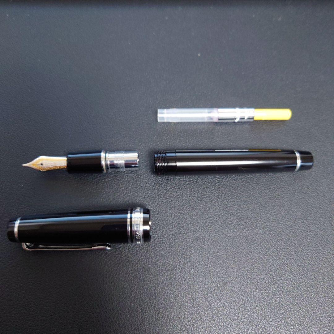 プロフェッショナルギア銀　万年筆　細字(F)【セーラー万年筆】【美品】