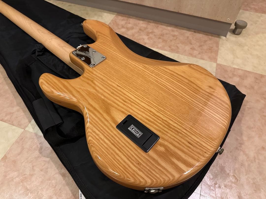 Sterling by Musicman Ray34 StingRay 4弦