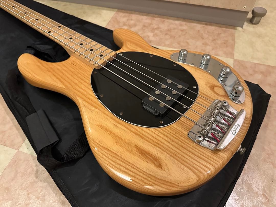 Sterling by Musicman Ray34 StingRay 4弦