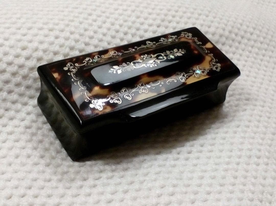 鼈甲アンティーク小物入れハート柄