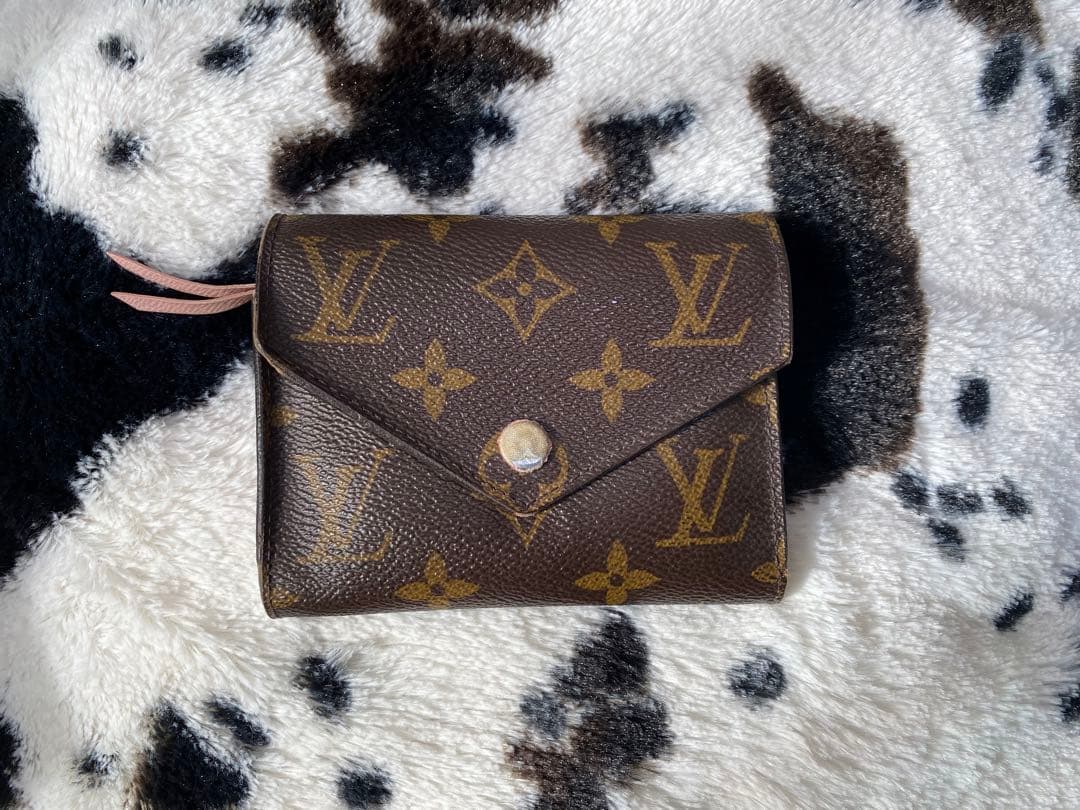 ポルトフォイユ ヴィクトリーヌ 三つ折り モノグラム ピンク ローズバレリーヌ