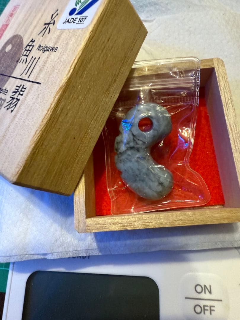 糸魚川翡翠‼️青翡翠‼️勾玉‼️希少‼️高品質‼️正規品‼️元枠 作‼️大18.1g‼️破格出品