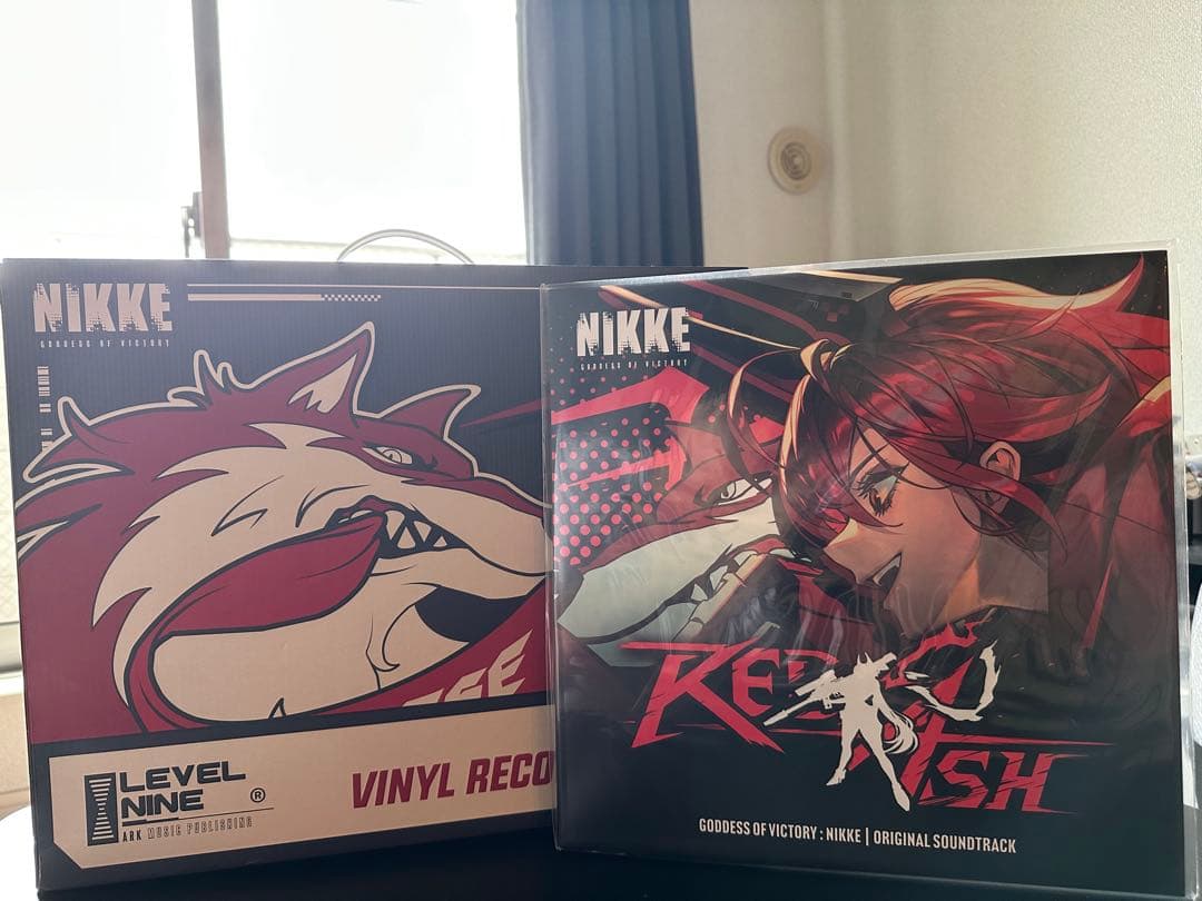 韓国限定　勝利の女神NIKKE レッドフード　LPプレイヤー&レコード　セット