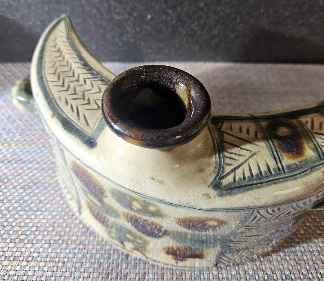 古作品】古琉球　沖縄　壺屋焼　やちむん　獣面　無銘　陶器製　抱瓶　三日月型酒器