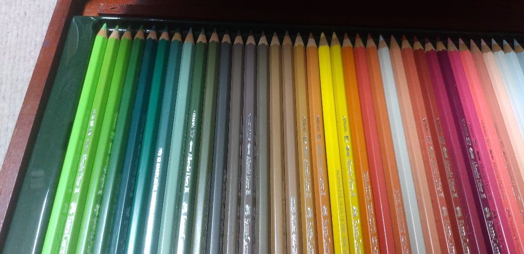 アルブレヒト・デューラーのファーバーカステルの木箱入り水彩色鉛筆100色