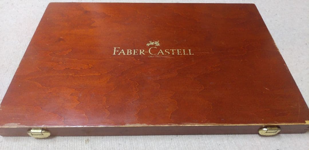 アルブレヒト・デューラーのファーバーカステルの木箱入り水彩色鉛筆100色