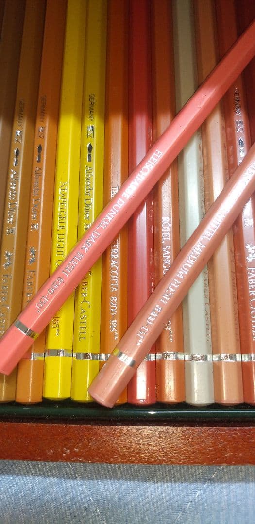 アルブレヒト・デューラーのファーバーカステルの木箱入り水彩色鉛筆100色