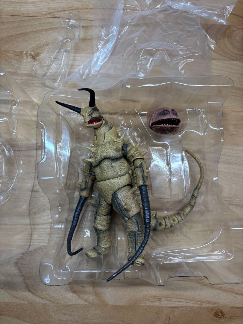 フィギュアーツ　グドン・ツインテール・ブラックキング