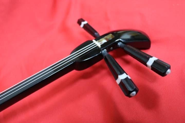 コンパクトで持ち運びしやすく弾きやすい沖縄三線初心者向け　新品未使用