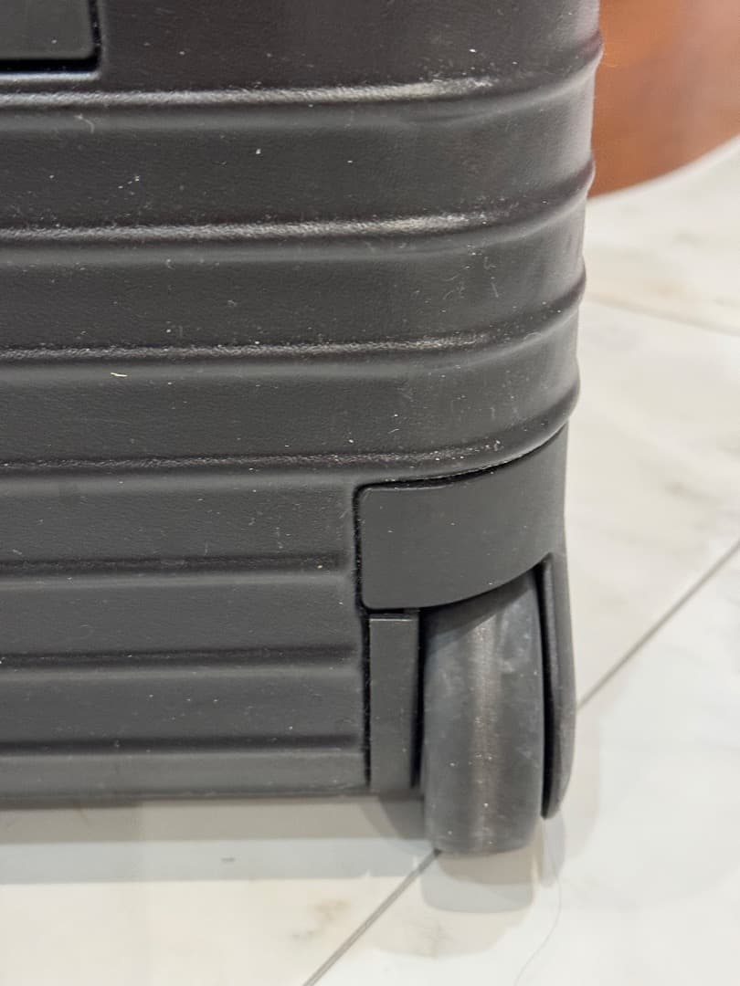 ビジネストローリー RIMOWA サルサ 黒 2輪 軽量 出張に良い機内持込可