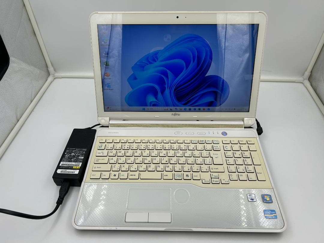 ノートパソコン windows11 オフィス付き core i7 AH77/GW