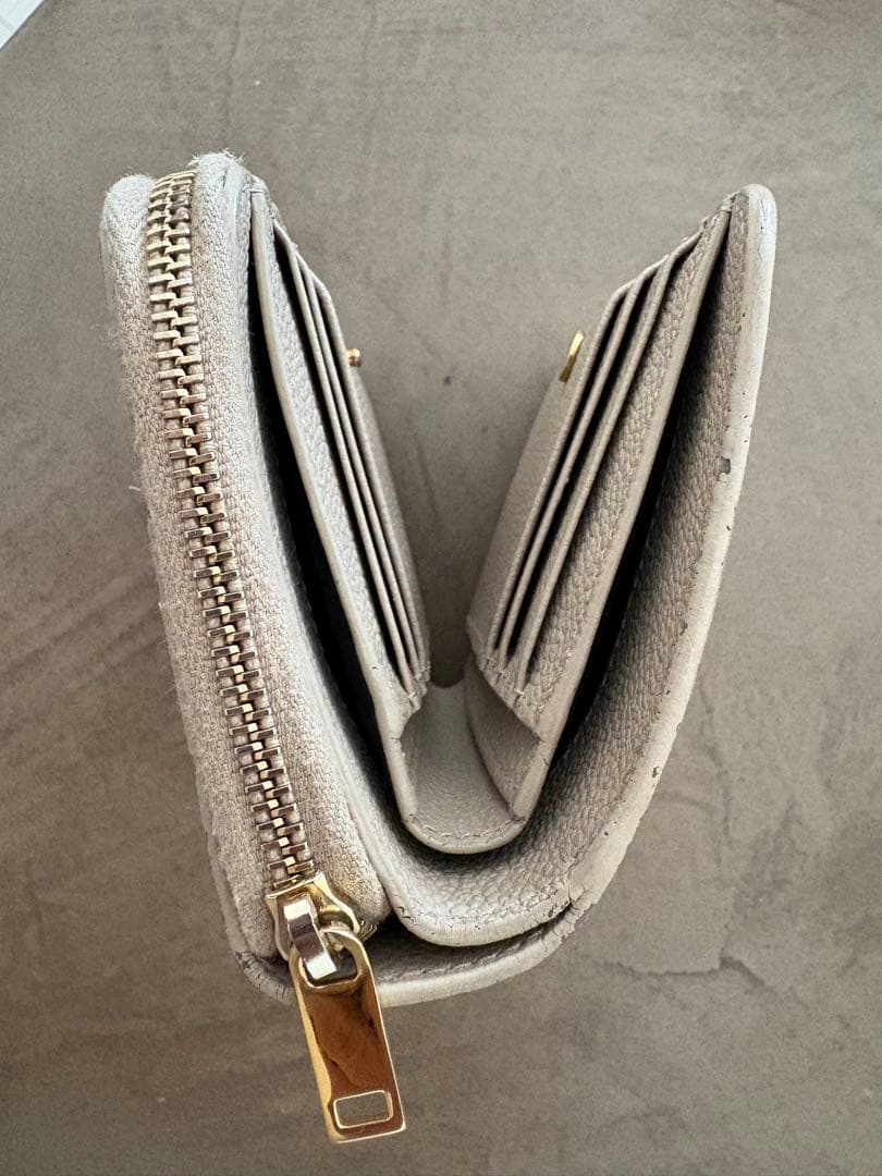 サンローラン　グレージュ　レザー 二つ折り財布