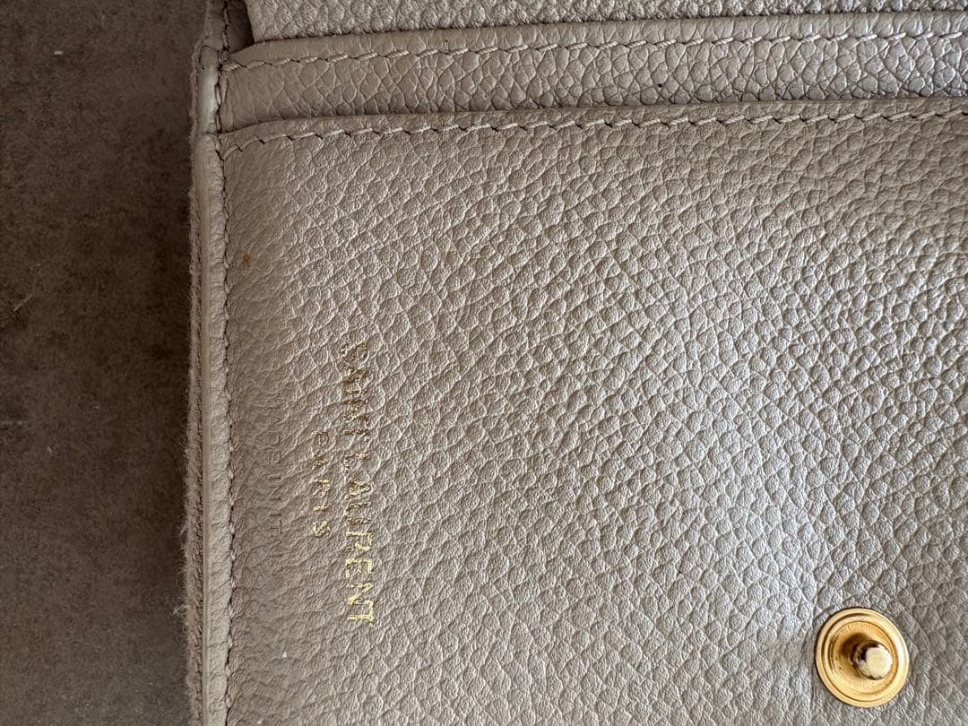 サンローラン　グレージュ　レザー 二つ折り財布