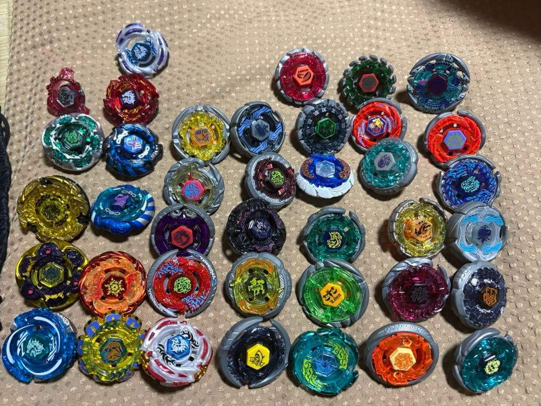 メタルファイトベイブレードまとめ売り　37個＋カスタム