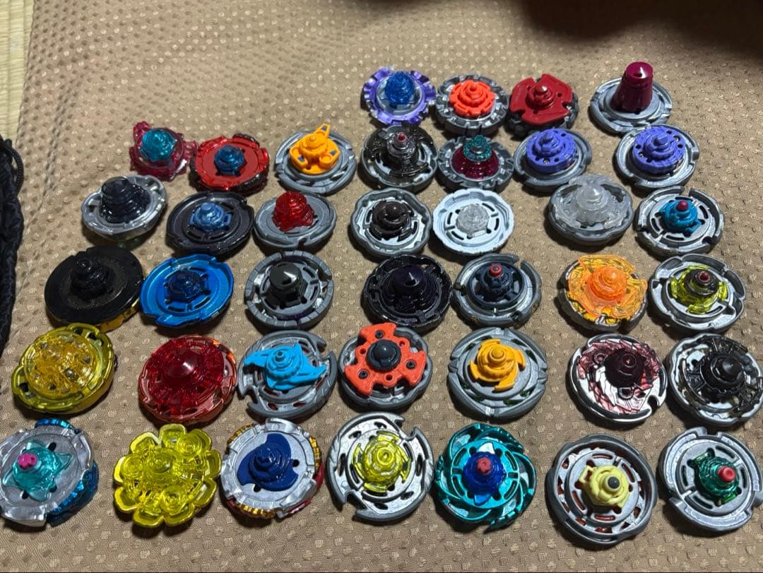 メタルファイトベイブレードまとめ売り　37個＋カスタム