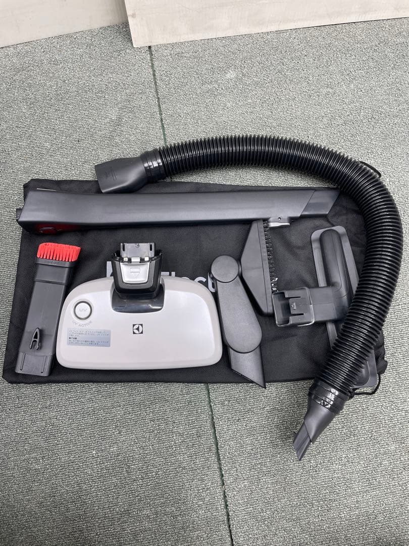 未使用♩Electrolux エレクトロラックス コードレスクリーナー 掃除機