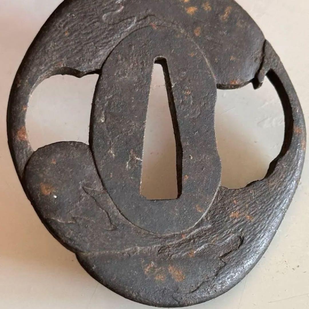 古鉄製　茄子図透鐔 【永正】銘　直径6.4*5.7cm 重さ59g 25102