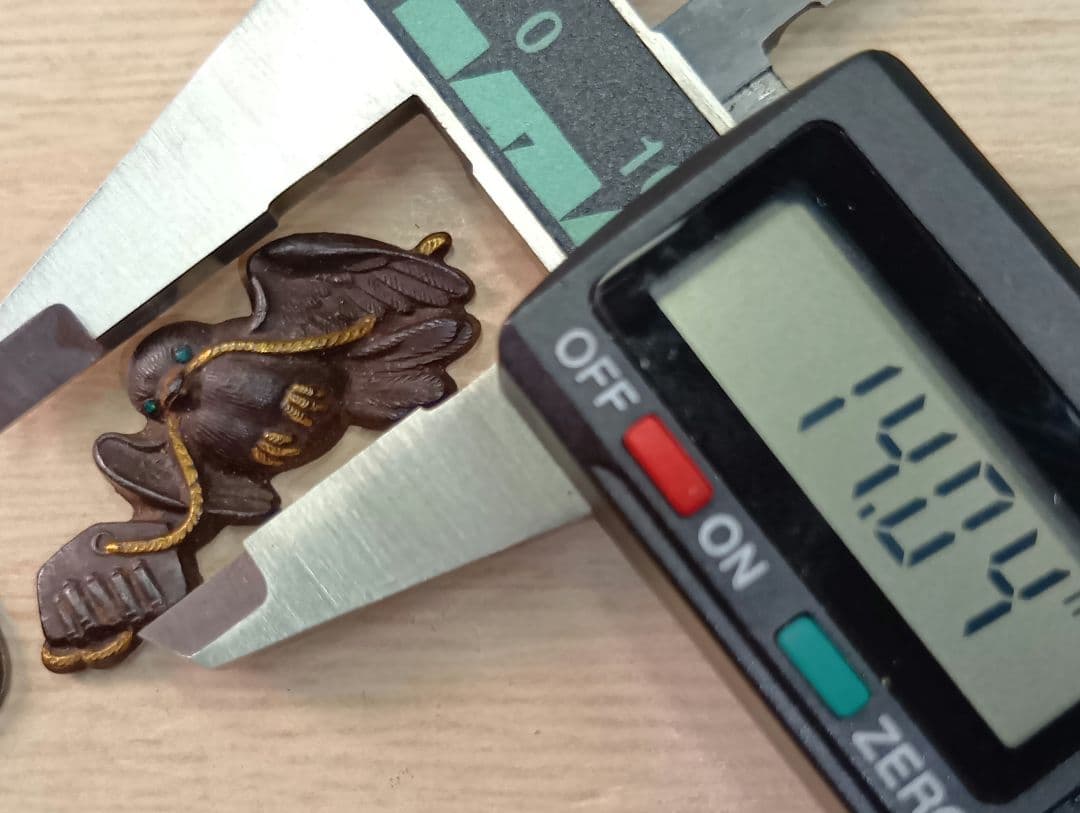 煙草入れ／超絶技巧鳥前金具／在銘あり　皆元