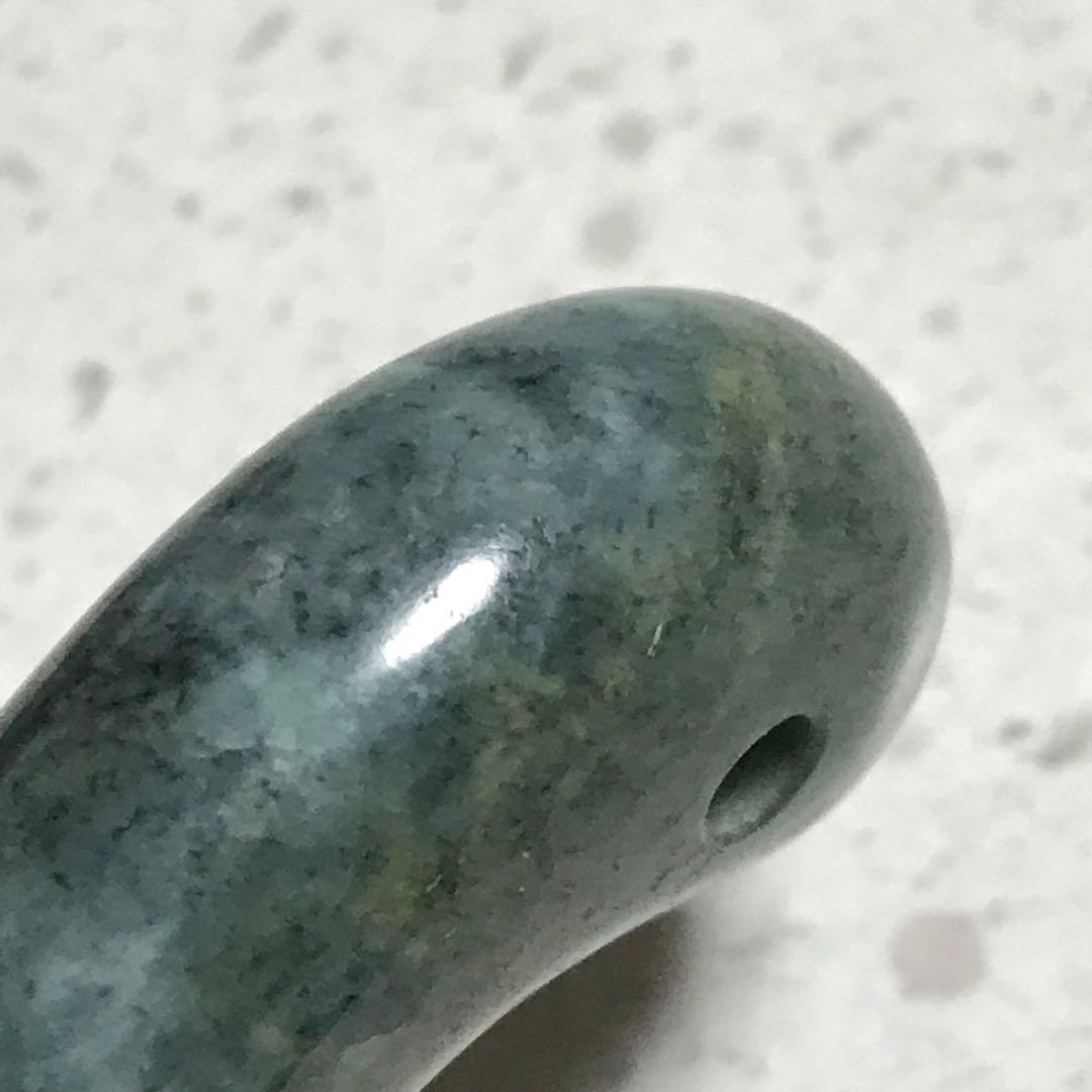 糸魚川産　青系　翡翠　ヒスイ　まがたま　勾玉