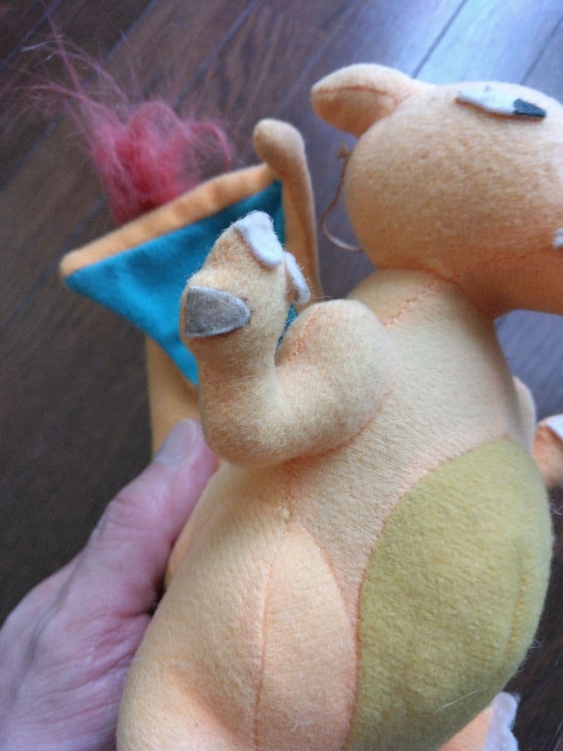 とても古いリザードンのぬいぐるみ