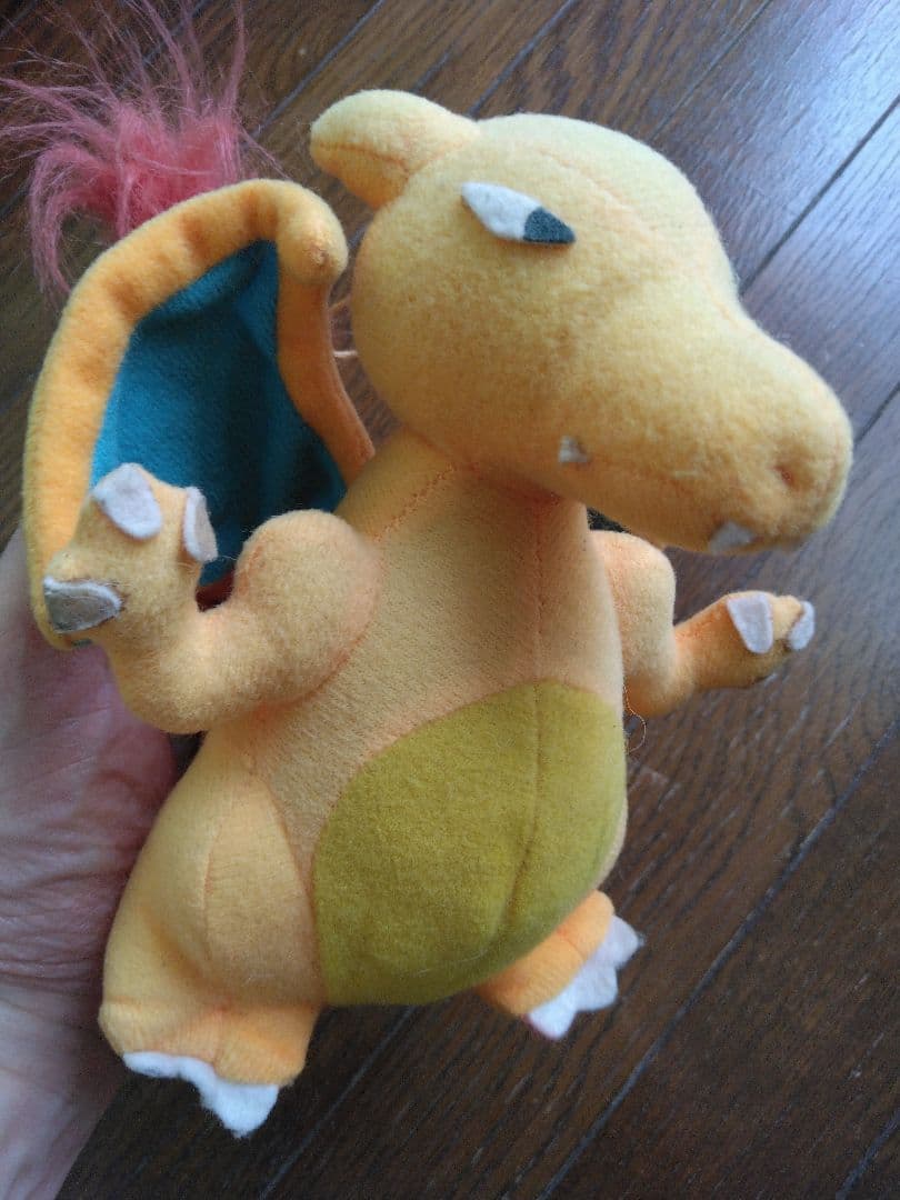 とても古いリザードンのぬいぐるみ