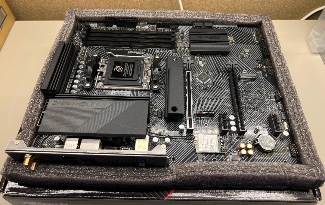 ASRock B650 PG LIGHTNING WiFi マザーボード