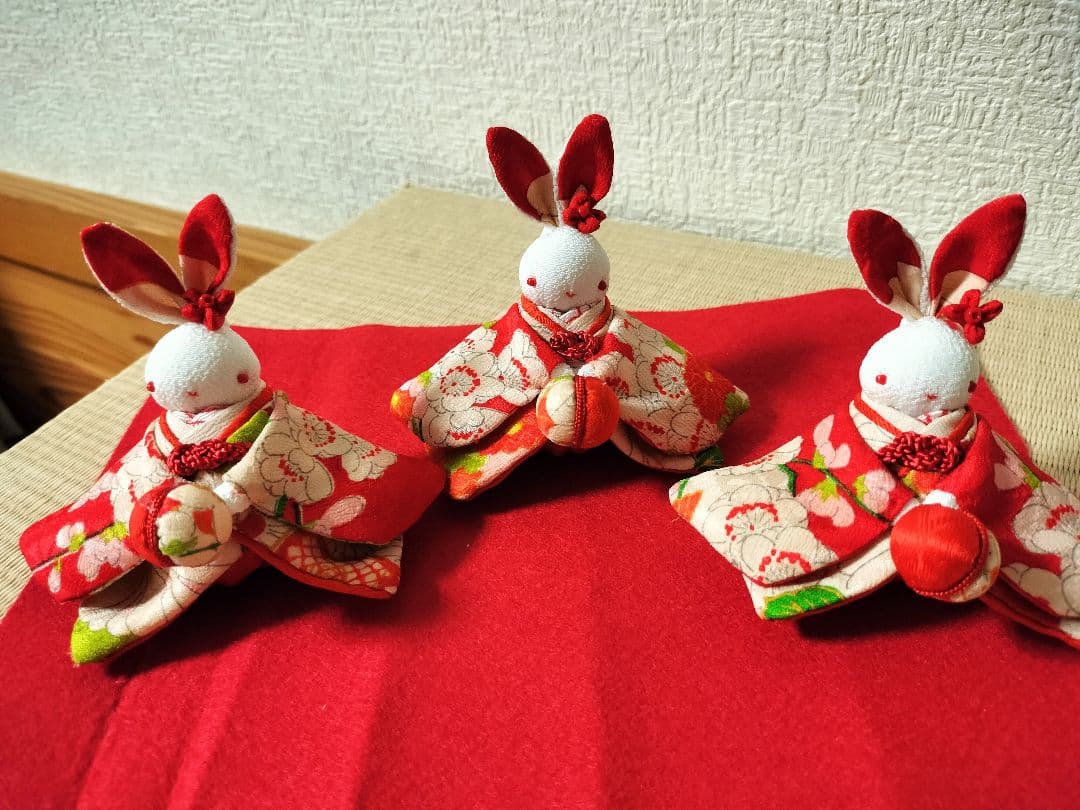 ひとぼぼページ！うさぎのお雛様三人官女！？付きで！ちりめん細工