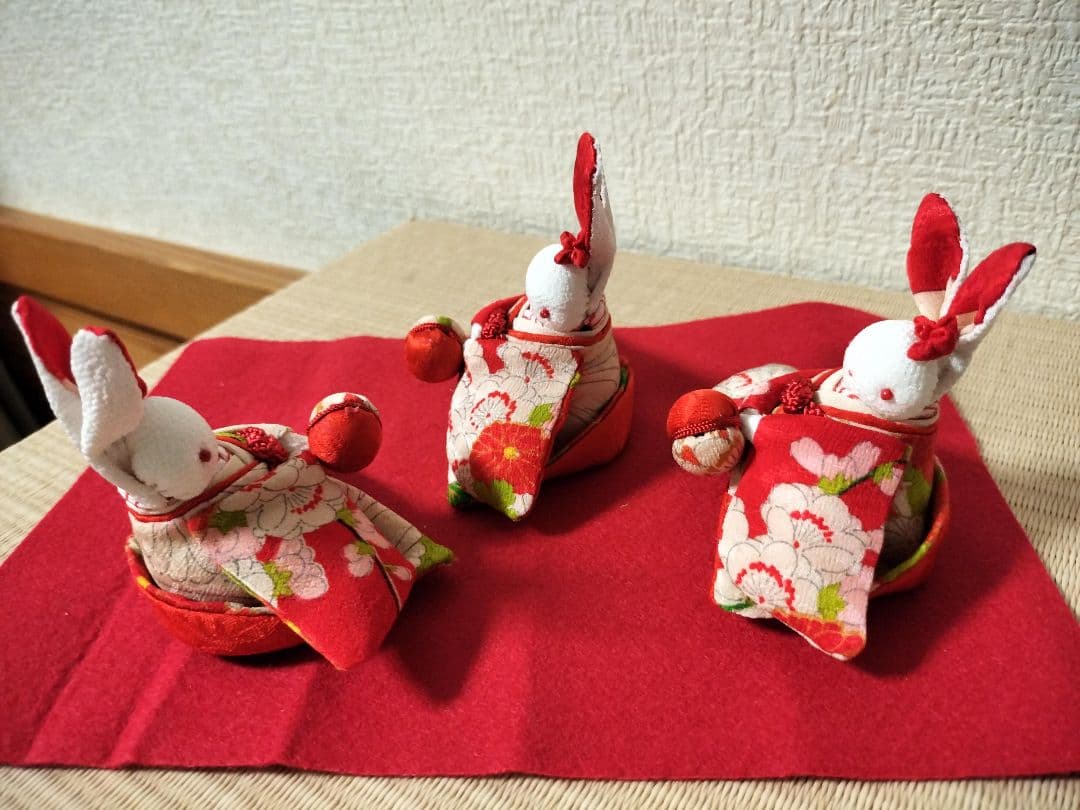 ひとぼぼページ！うさぎのお雛様三人官女！？付きで！ちりめん細工
