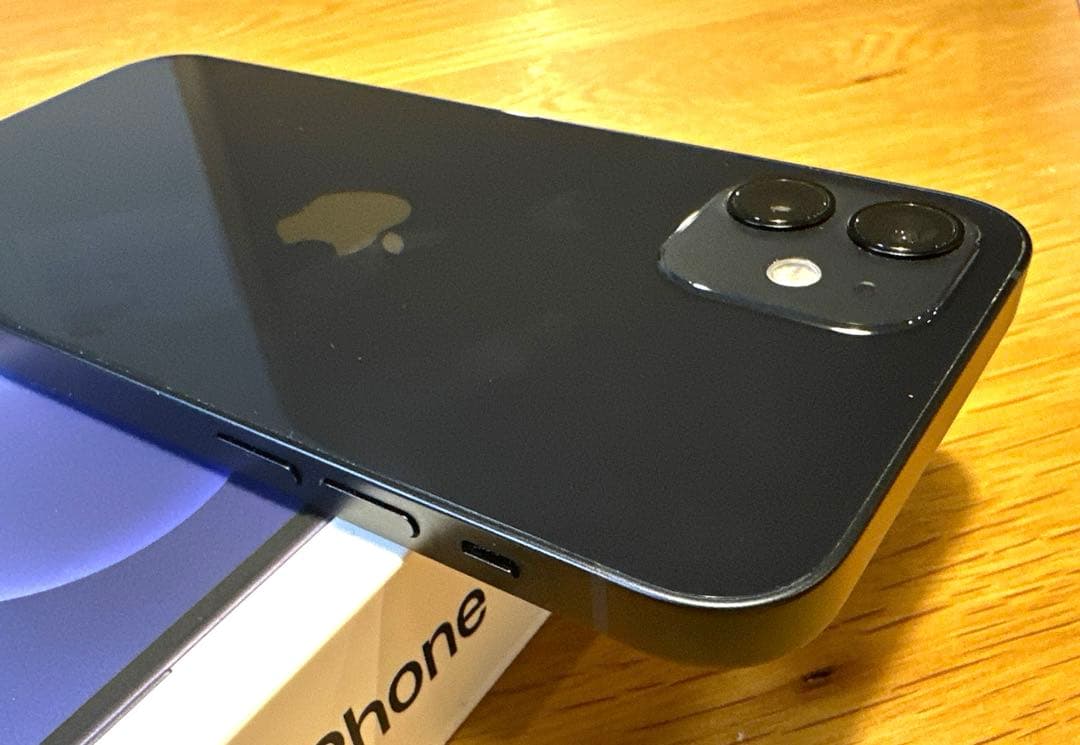 【美品】Apple iPhone12 ブラック64GB SIMフリー