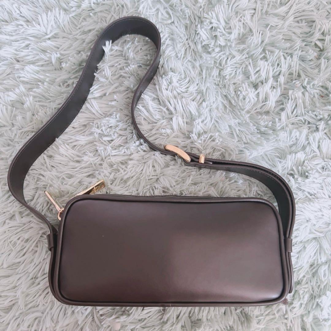 miumiu ミュウミュウ レザー ロゴショルダーバッグ ブラック