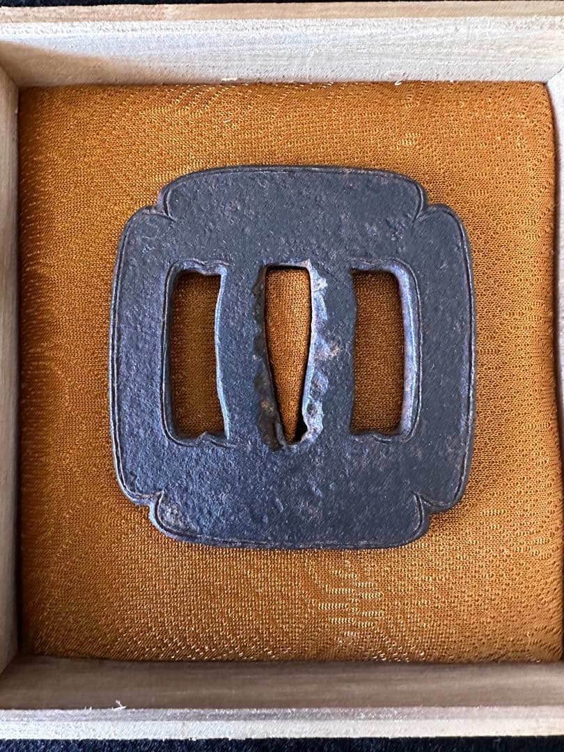 古美術　鉄地刀鍔　古刀剣装具　　時代物　25CA