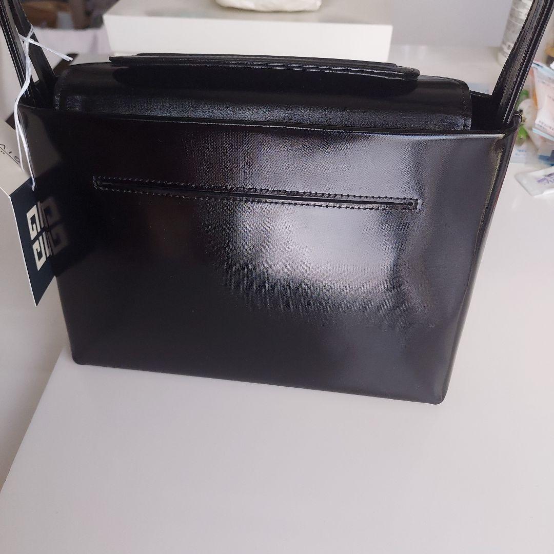 Givenchy　ハンドバッグ　フォーマル　冠婚葬祭にもOK　 ブラック