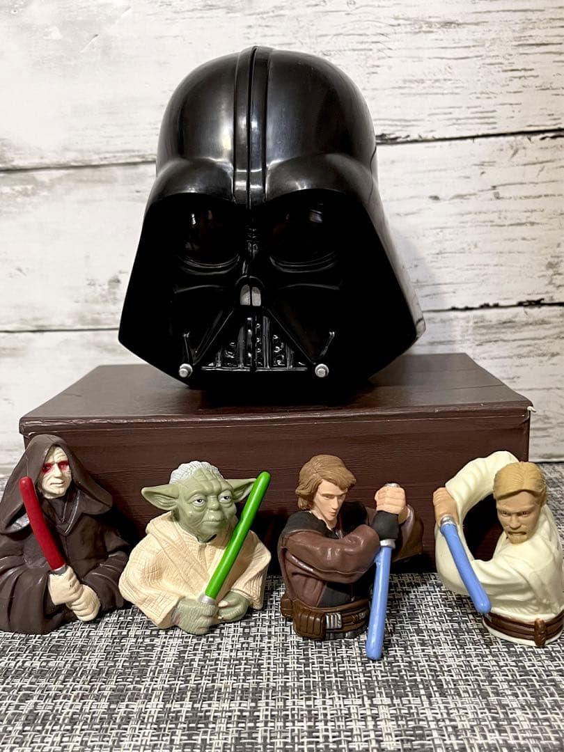 スターウォーズ　エピソード3 ダースベイダーヘッドケース入りフィギュアセット