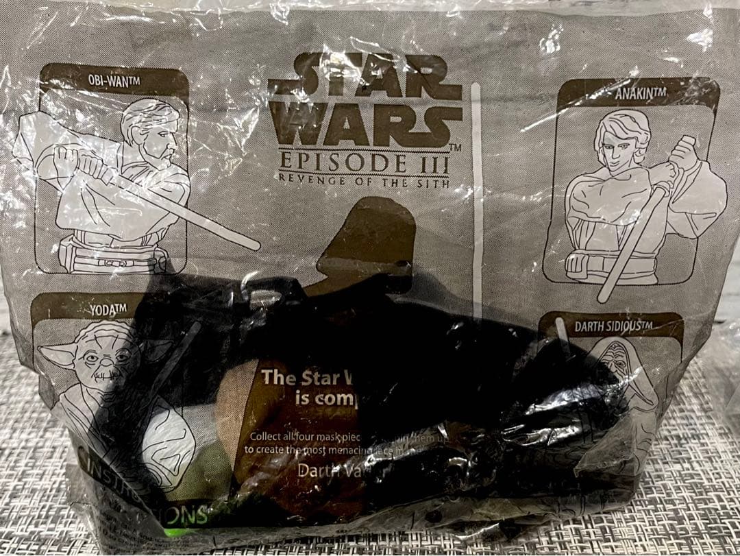 スターウォーズ　エピソード3 ダースベイダーヘッドケース入りフィギュアセット