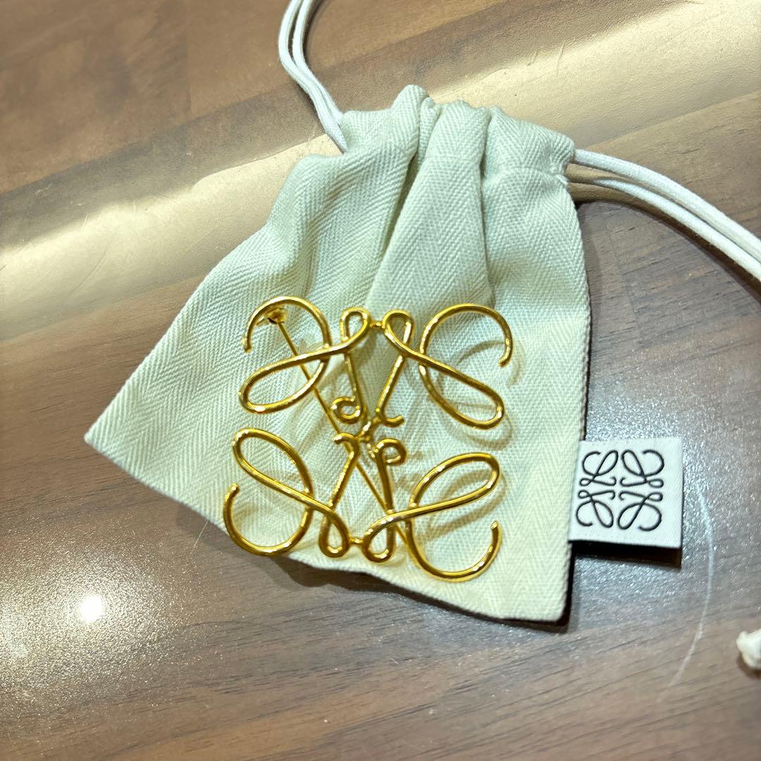 LOEWE ロゴデザイン ブローチ ゴールド