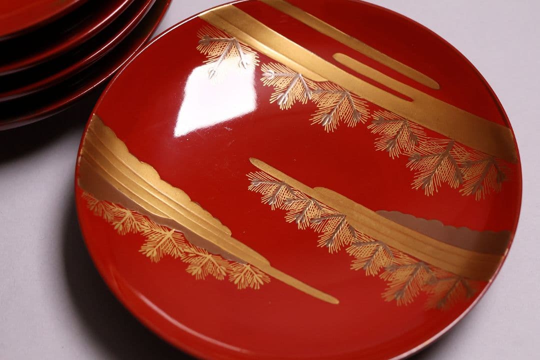 【CM228】木製漆器 若松と梅 金蒔絵 朱塗 引盃 五客 天然木 盃 杯 懐石