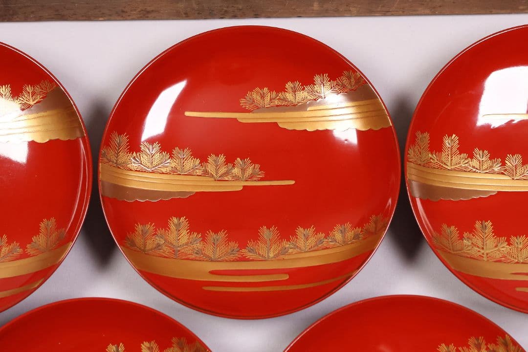 【CM228】木製漆器 若松と梅 金蒔絵 朱塗 引盃 五客 天然木 盃 杯 懐石