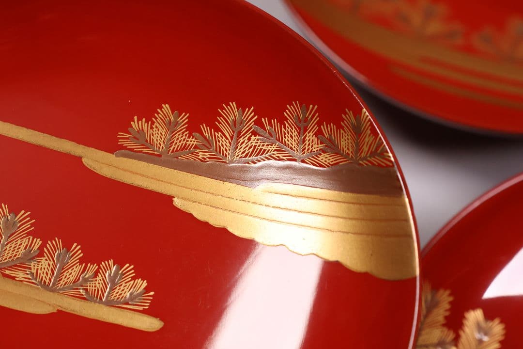 【CM228】木製漆器 若松と梅 金蒔絵 朱塗 引盃 五客 天然木 盃 杯 懐石