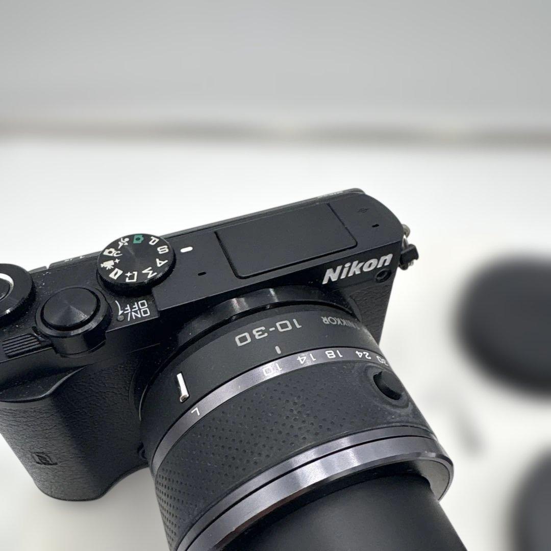 美品　Nikon 1 J5 ズームレンズキット シルバー