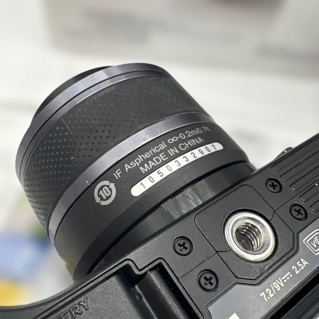 美品　Nikon 1 J5 ズームレンズキット シルバー