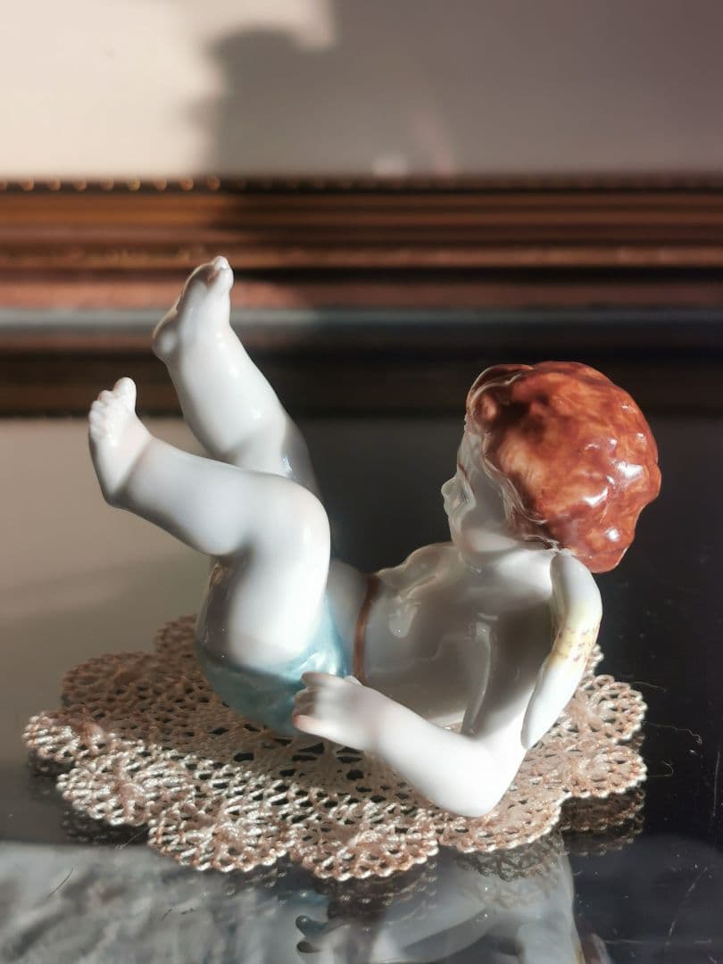 アンティークドイツポーセリン でんぐり返し子供天使 造形美フィギュリン レース付