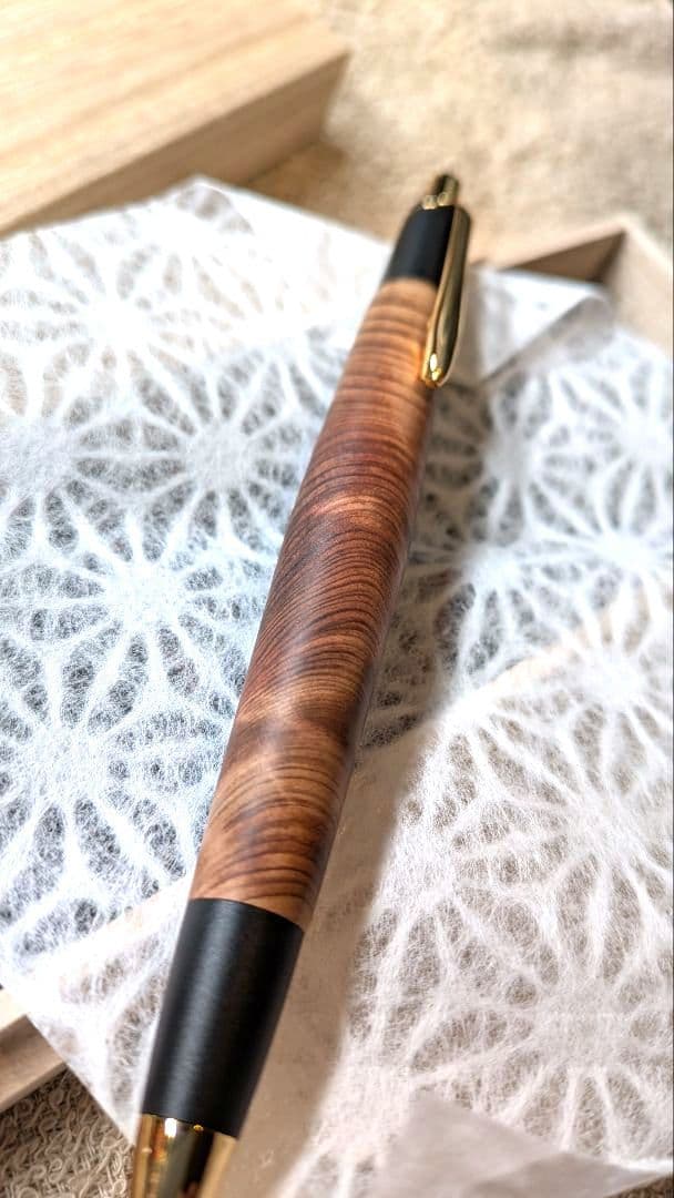 ≪特上≫　屋久杉“根”無垢タイプ　浮造り仕上げ　ボールペン