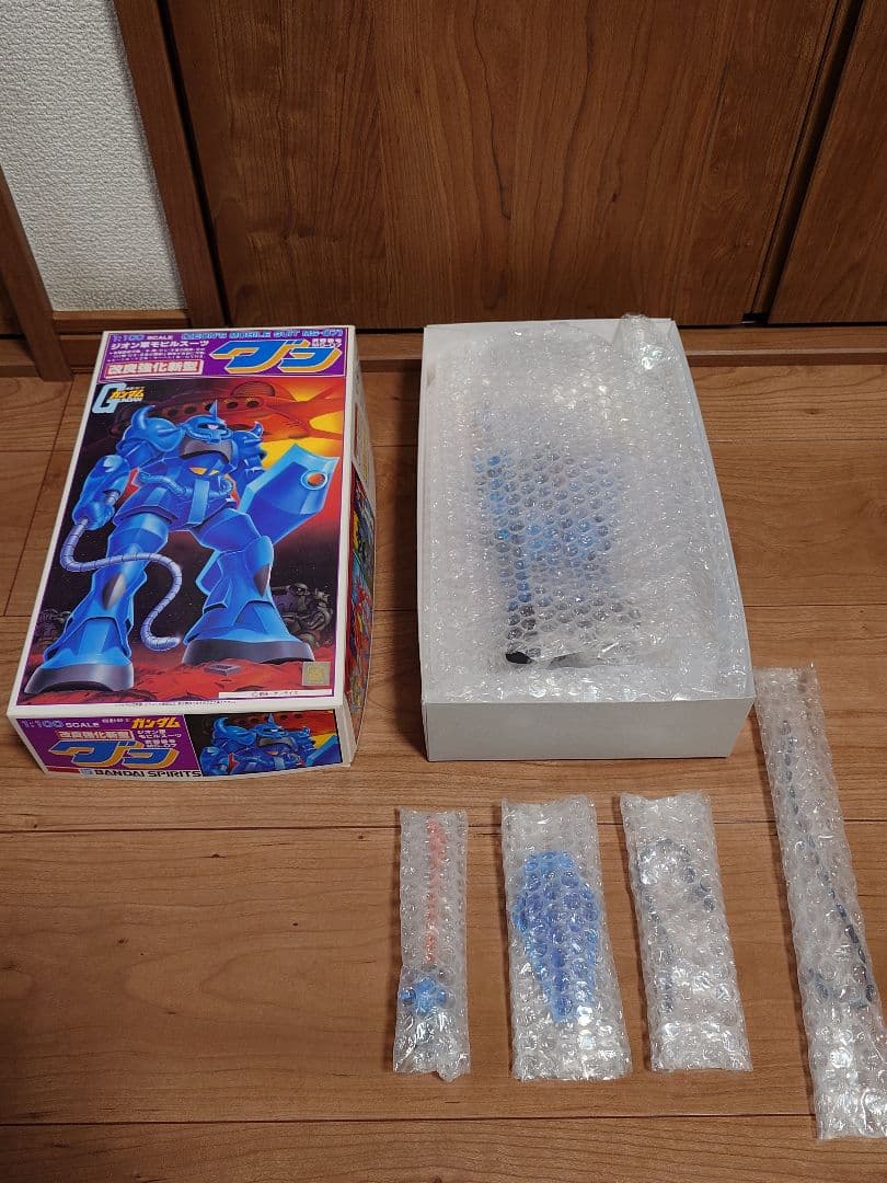 グフ旧キット完成品1:100スケ−ル