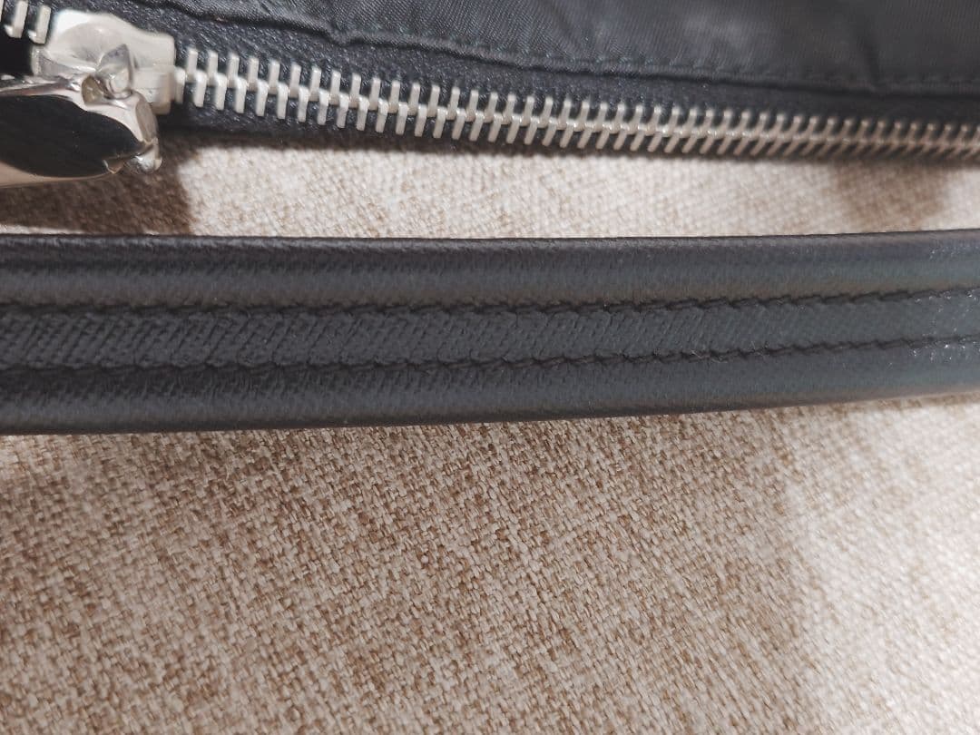 PRADA プラダ　ショルダーバッグ　三角プレート　 ビンテージ