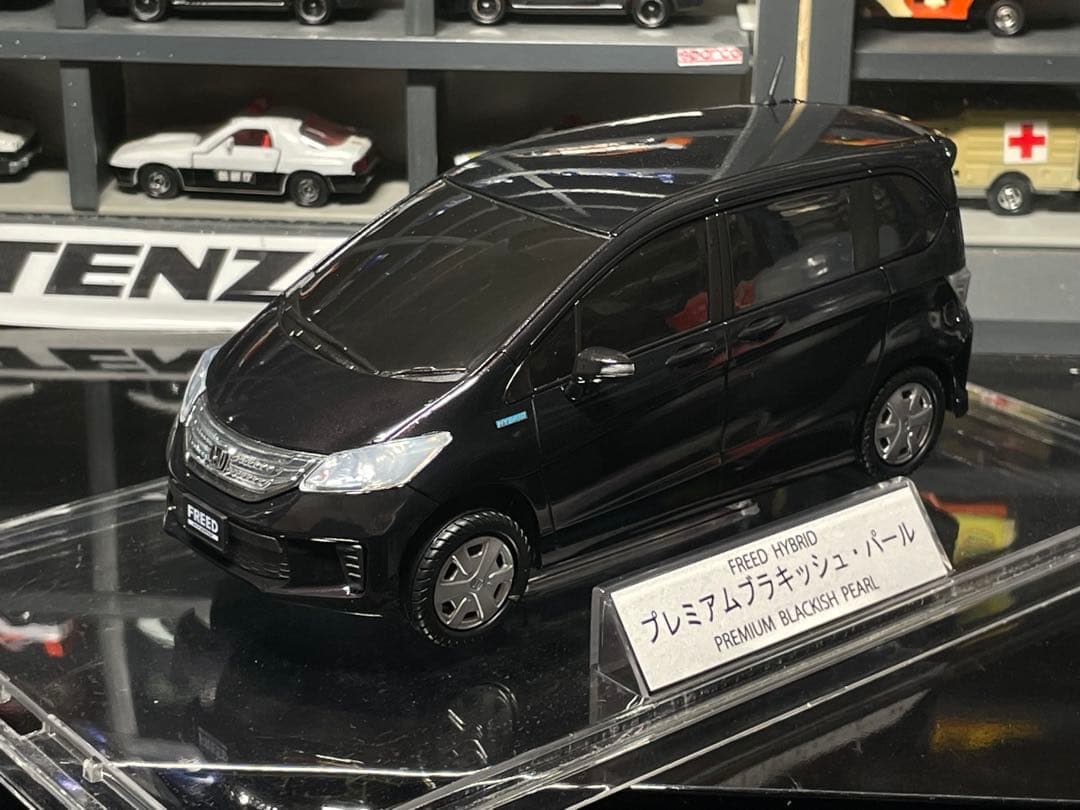 HONDA FREED HYBRID プレミアム ブラキッシュ パール ミニカー