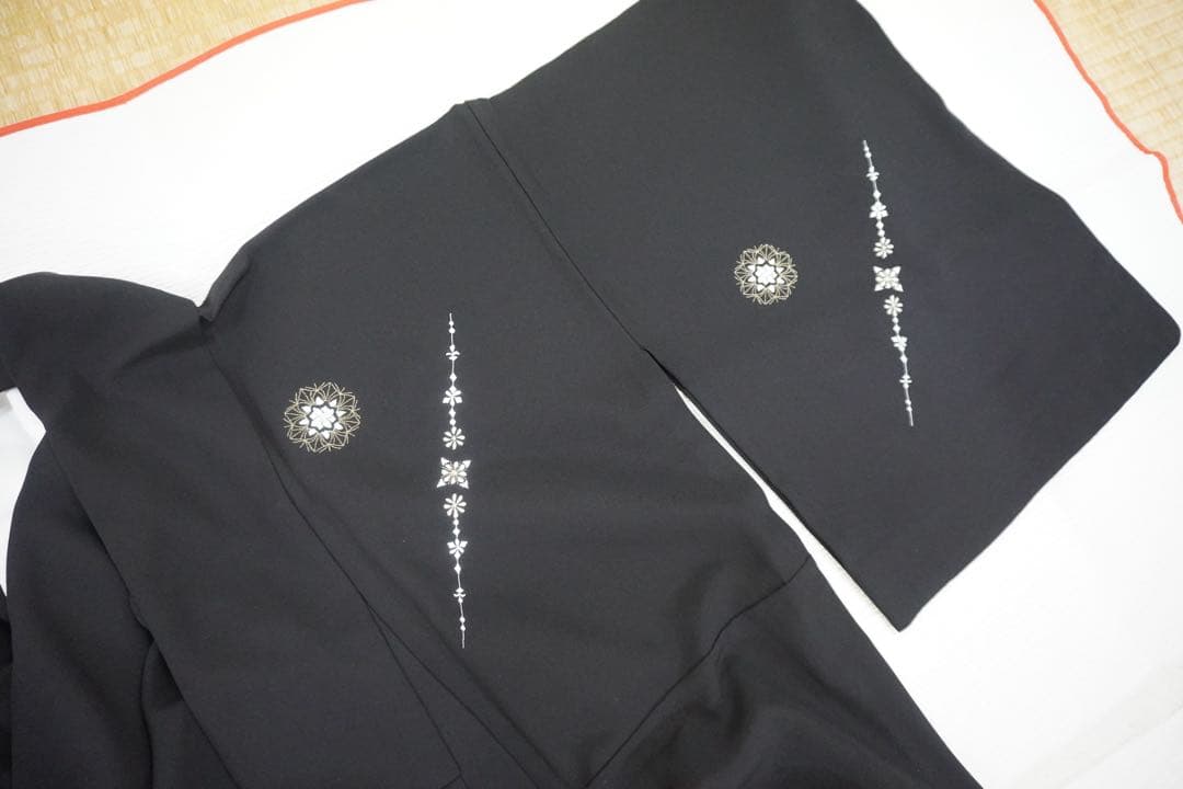 や*き様 白い花の刺繍　黒地付下げ 単衣仕立て